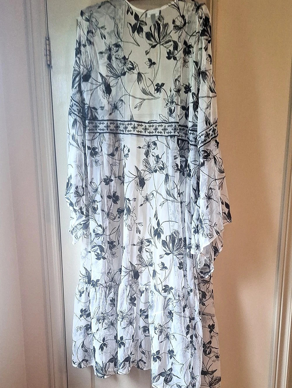 Floral Midi Sheer Cardigan in White & Black NWOT - Size XL